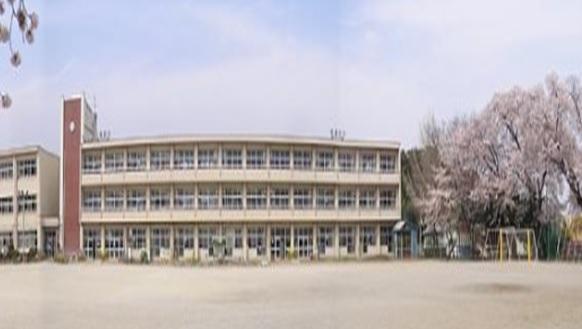 Primary school. 1430m to Takasaki City Kuru horse Elementary School