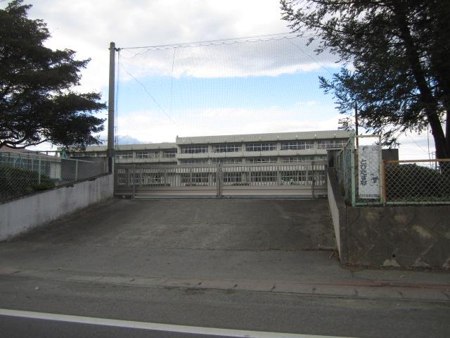 Primary school. 1580m to Takasaki City Tsutsumike Oka Elementary School