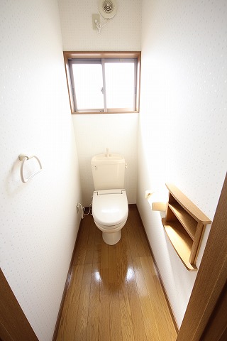 Toilet. 2F toilet