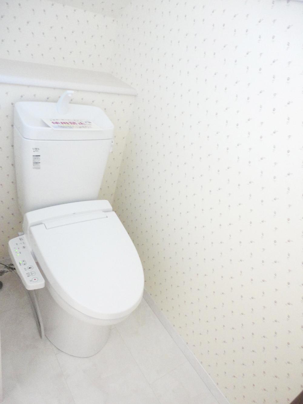 Toilet. Of multi-function hot water heating toilet seat is a toilet (11 May 2013) Shooting