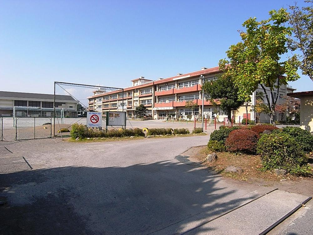 Primary school. Takasaki Municipal Tsukazawa 1000m up to elementary school