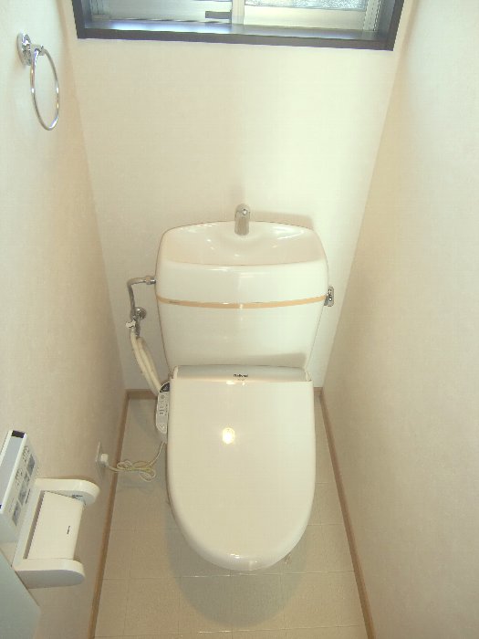 Toilet. With window ・ There is warm water washing toilet seat