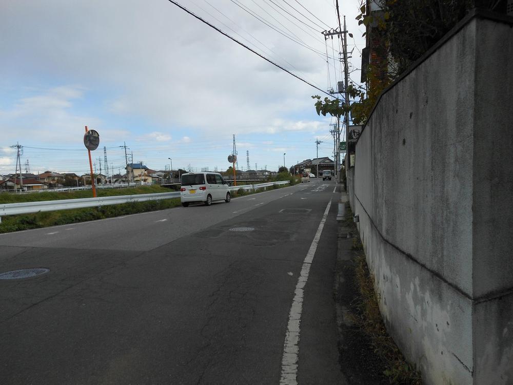 Local photos, including front road. Local north ~ East side road To the east is flowing is Inokawa!