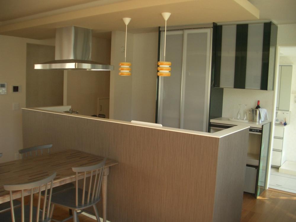 Kitchen. Become even accent of the interior, Storage enhancement of Island Kitchen
