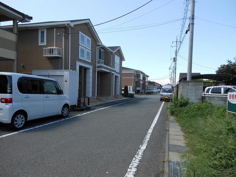 Local photos, including front road. The south side of the site is rented apartment