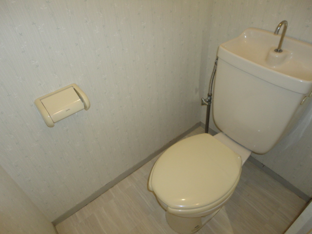 Toilet. After application, And replace it with warm water washing toilet seat! ! 