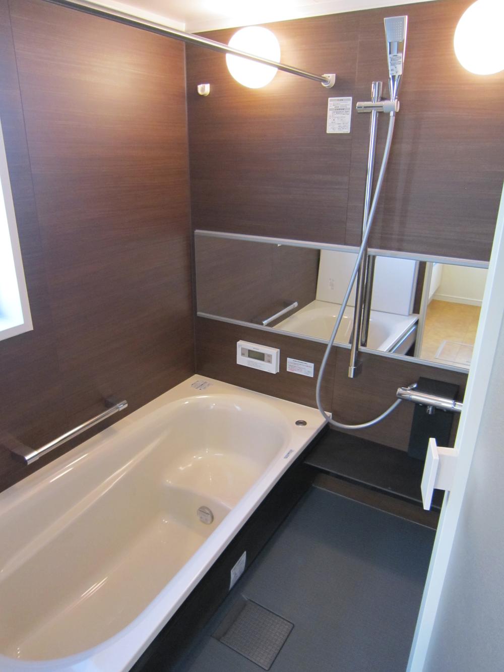 Same specifications photo (bathroom). Same specifications construction cases Bath unit bus