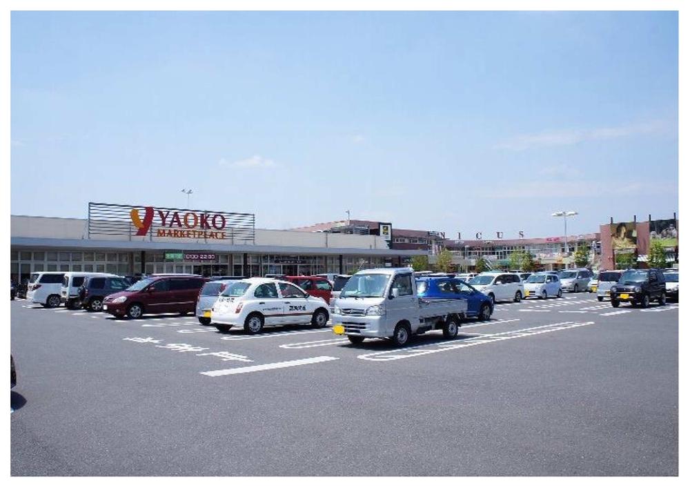 Shopping centre. Unikusu (Yaoko Co., Ltd.)
