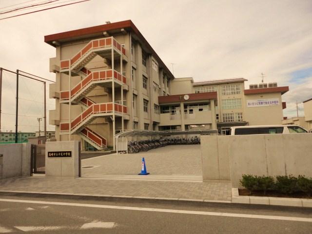 Junior high school. 2034m to Takasaki City Nakao junior high school