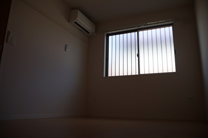 Living and room. Western-style 6.8 Pledge is also air-conditioned