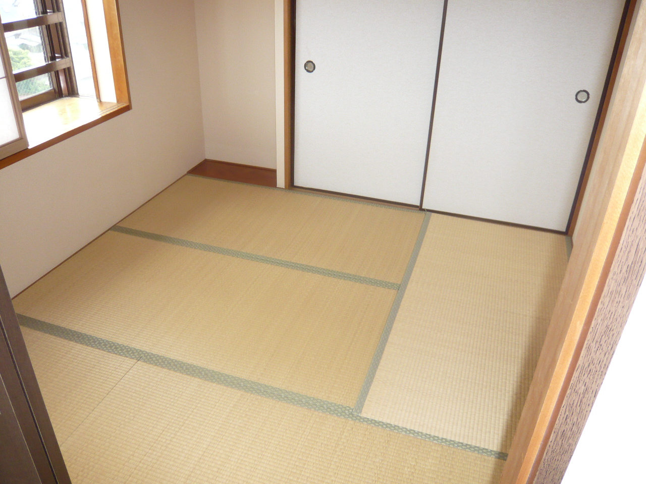 Other room space. It is a Japanese-style room that is the south Western and continued Floor