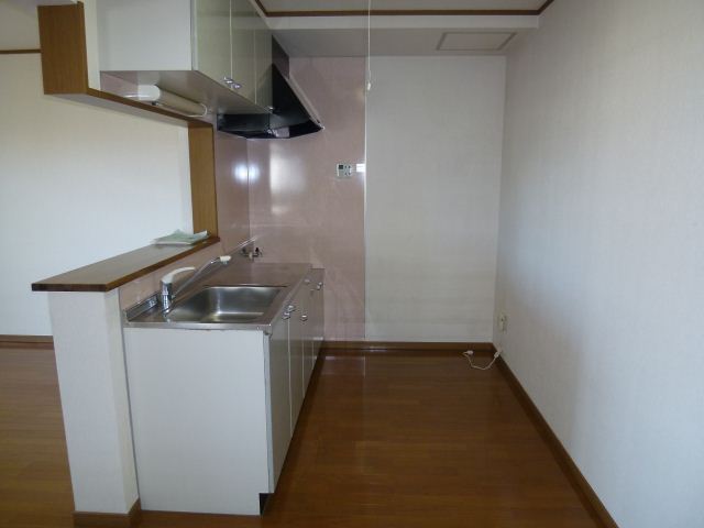 Kitchen. It is a popular counter kitchen. 