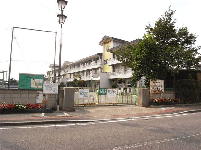 Primary school. 1182m to Takasaki Municipal Kuragano Elementary School