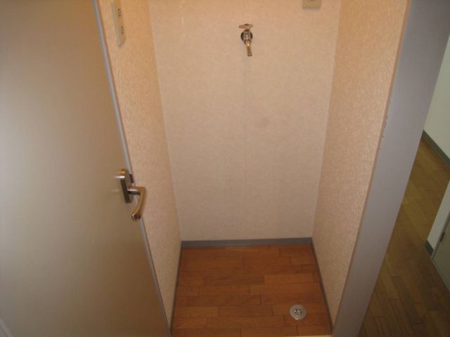 Other room space. Free is the Laundry Area of ring tone.