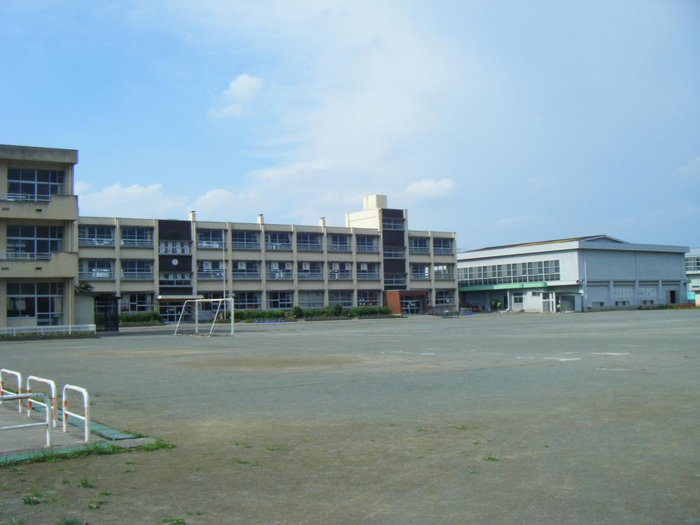Primary school. 2112m to Takasaki Municipal Terao Elementary School