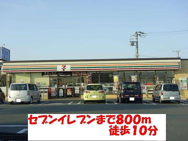 Convenience store. 800m to Seven-Eleven (convenience store)