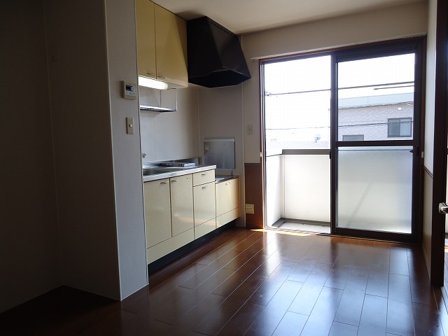 Kitchen. Sun-drenched kitchen to enter