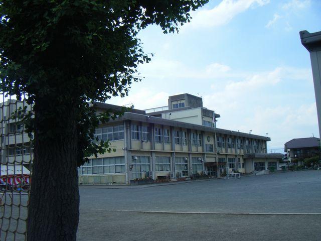 Primary school. 1000m to Kataoka Small