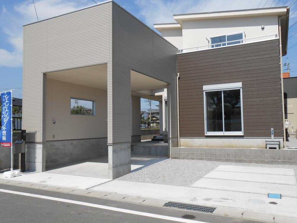 Local appearance photo. Parking 2 cars + garage + Light Court. It is finished in a quiet Kamiorui. 