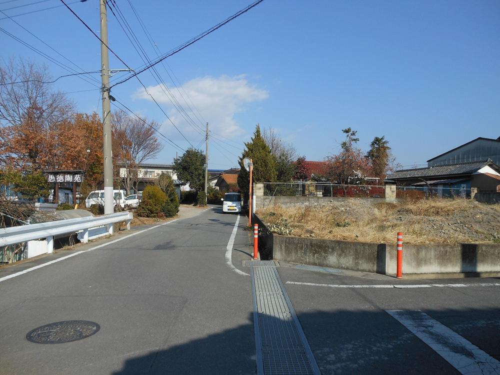 Local photos, including front road. Local west road