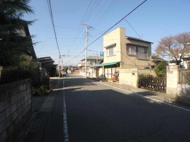Local photos, including front road. Contact road