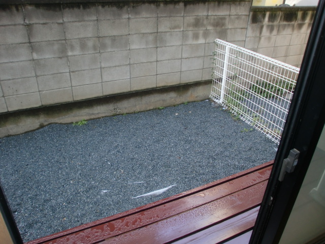 Other room space. In a dedicated garden with wood deck, Even if the gardening and children playing in the water