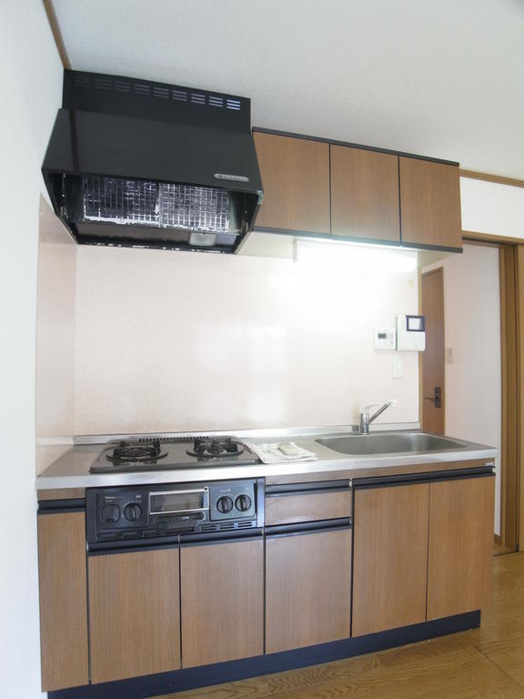 Kitchen. With under-floor storage (inverted type)