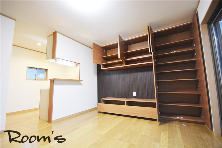 Living and room. Large storage capacity of the TV board!