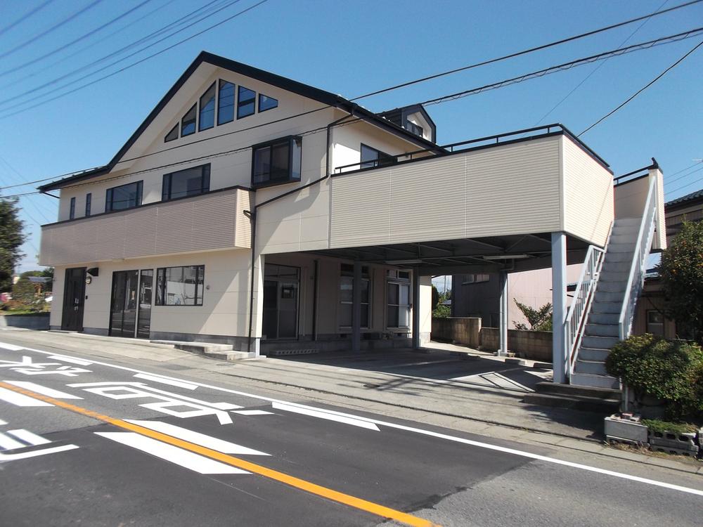 Local appearance photo. Local (10 May 2013) it was reborn brightly repainted the shooting outer wall.