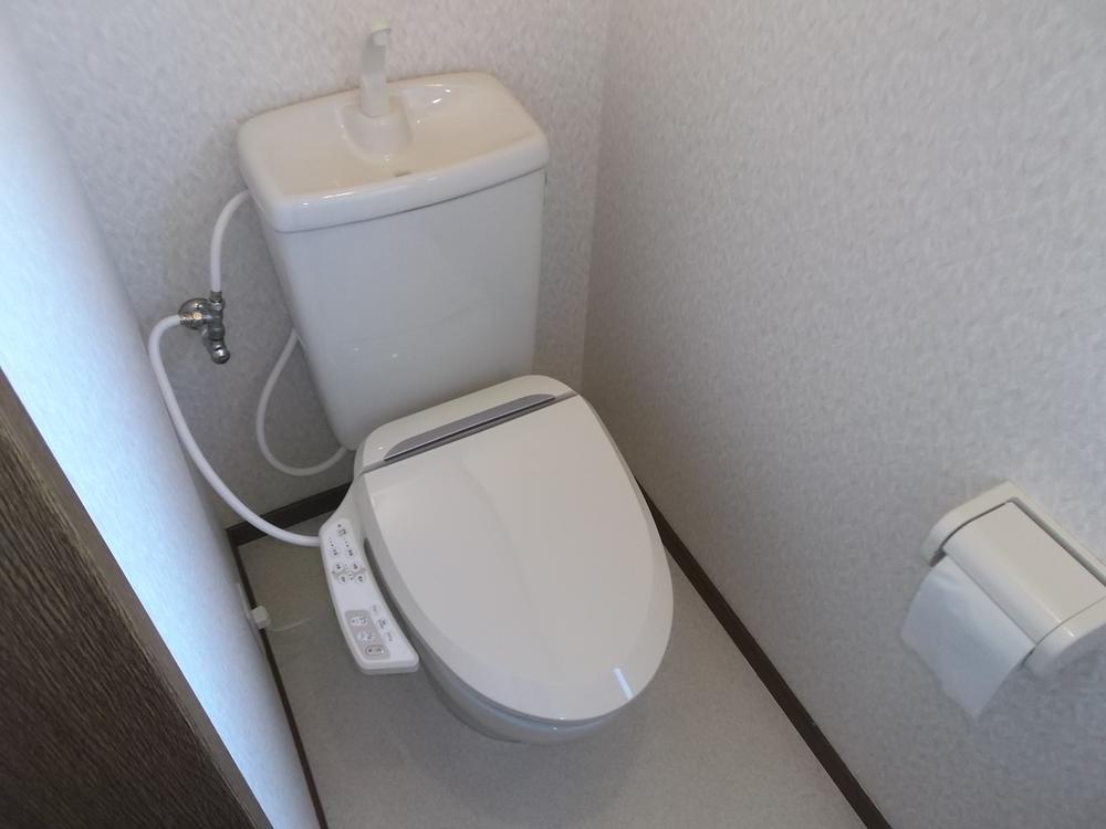Toilet. Indoor (10 May 2013) Shooting