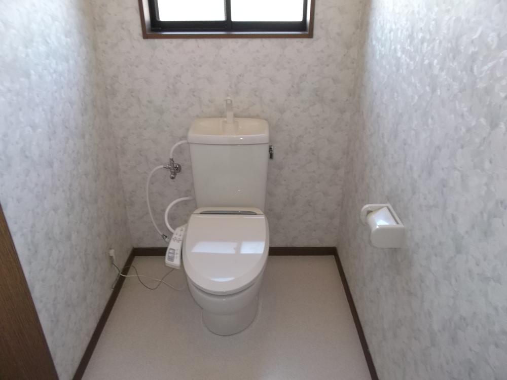 Toilet. Indoor (10 May 2013) Shooting