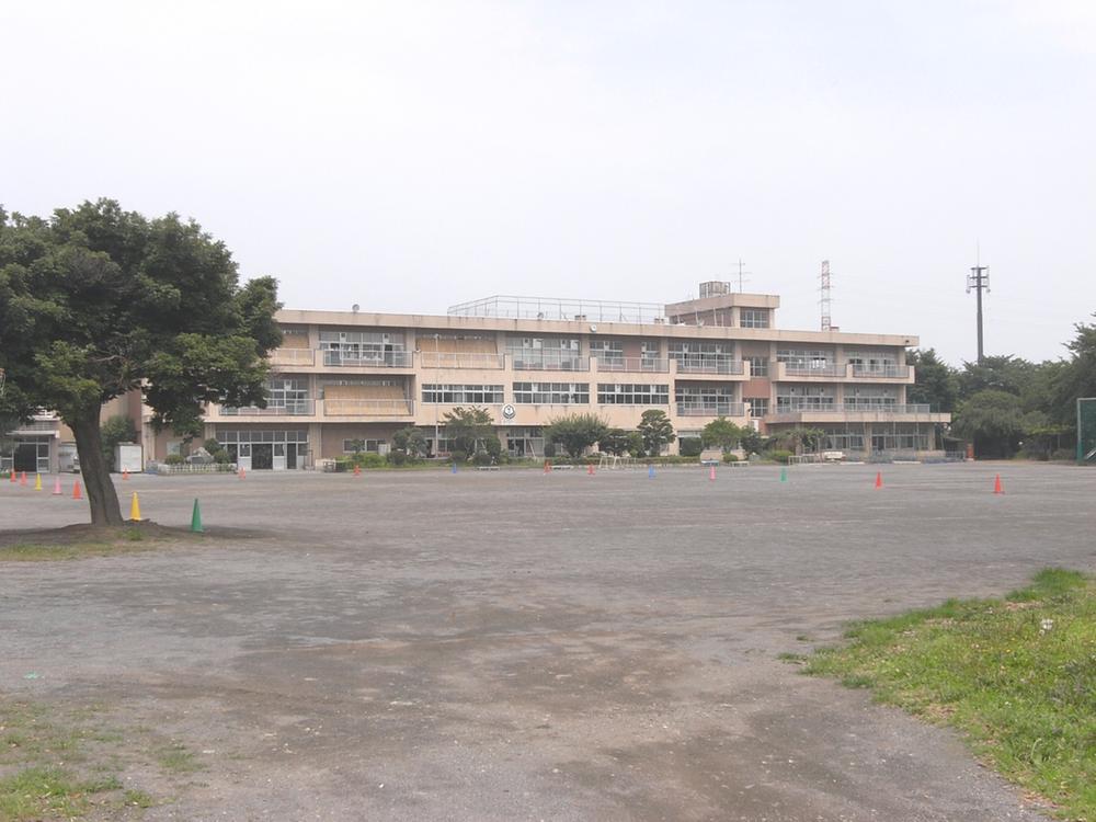 Primary school. 2321m to Takasaki Municipal Takigawa Elementary School