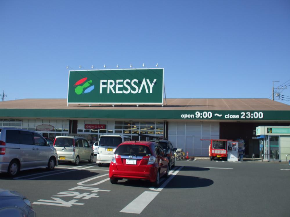 Supermarket. Furessei Kuragano to west shop 1880m