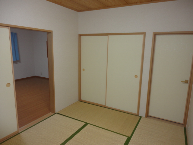 Other room space. Relaxing Japanese-style room