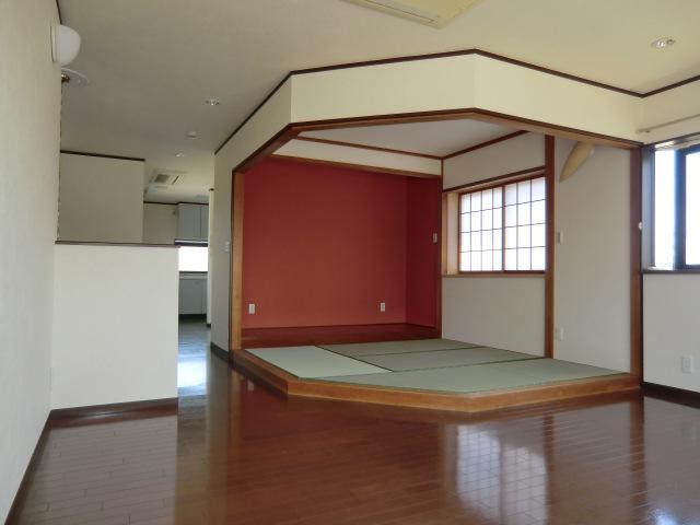 Living. There is also a tatami corner