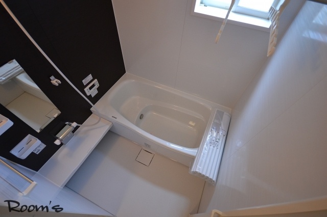 Bath. Spacious 1 tsubo bath. With bathroom dryer Reheating.