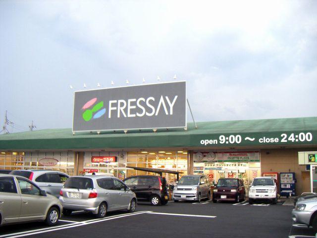 Supermarket. Furessei Kuragano to west shop 4044m