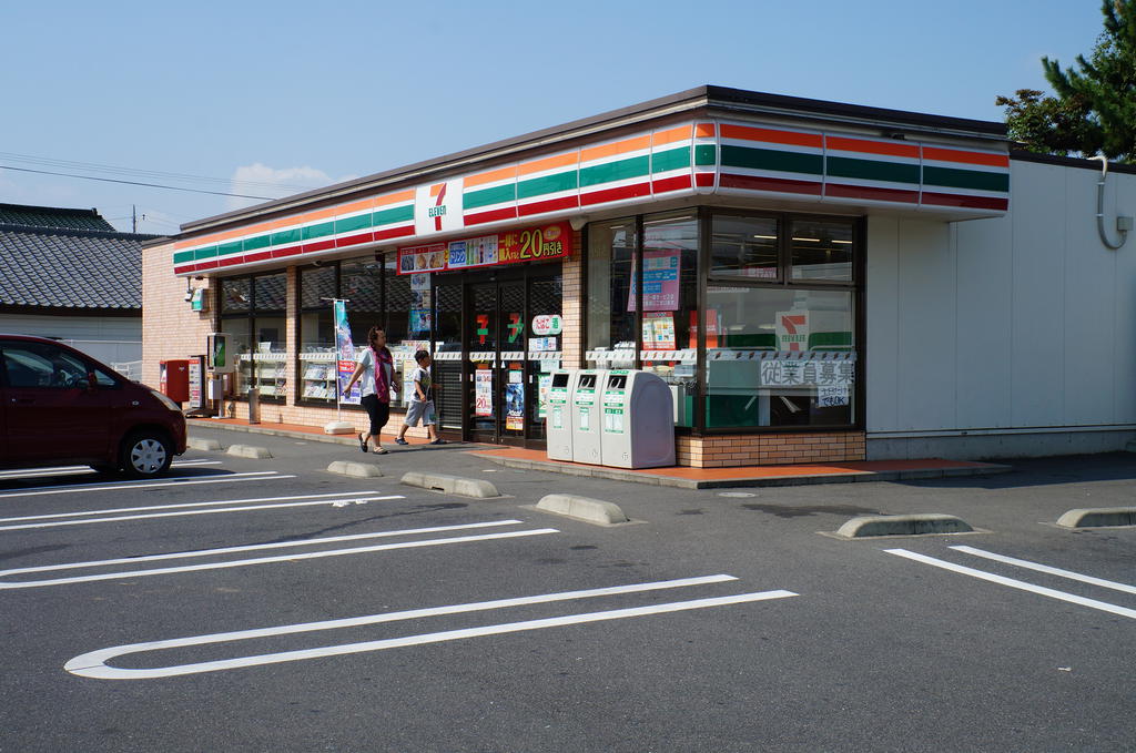 Convenience store. Seven-Eleven Kanaizawa store up (convenience store) 711m