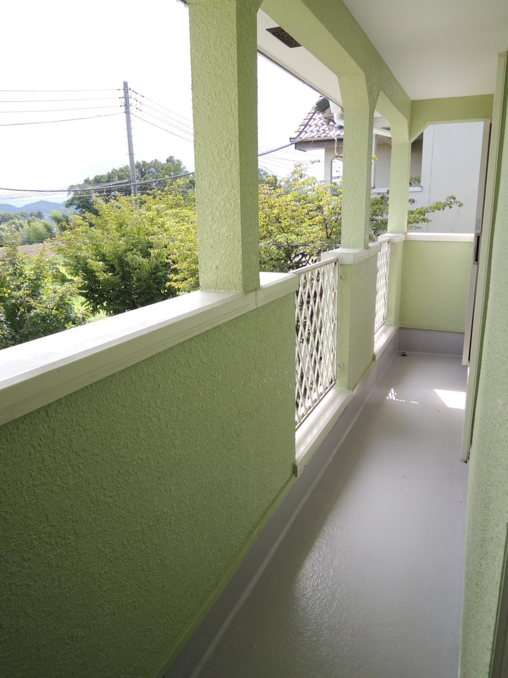 Balcony. Roof balcony is Jose with confidence laundry! GOOD also to be out on the balcony from the corridor without passing through the room