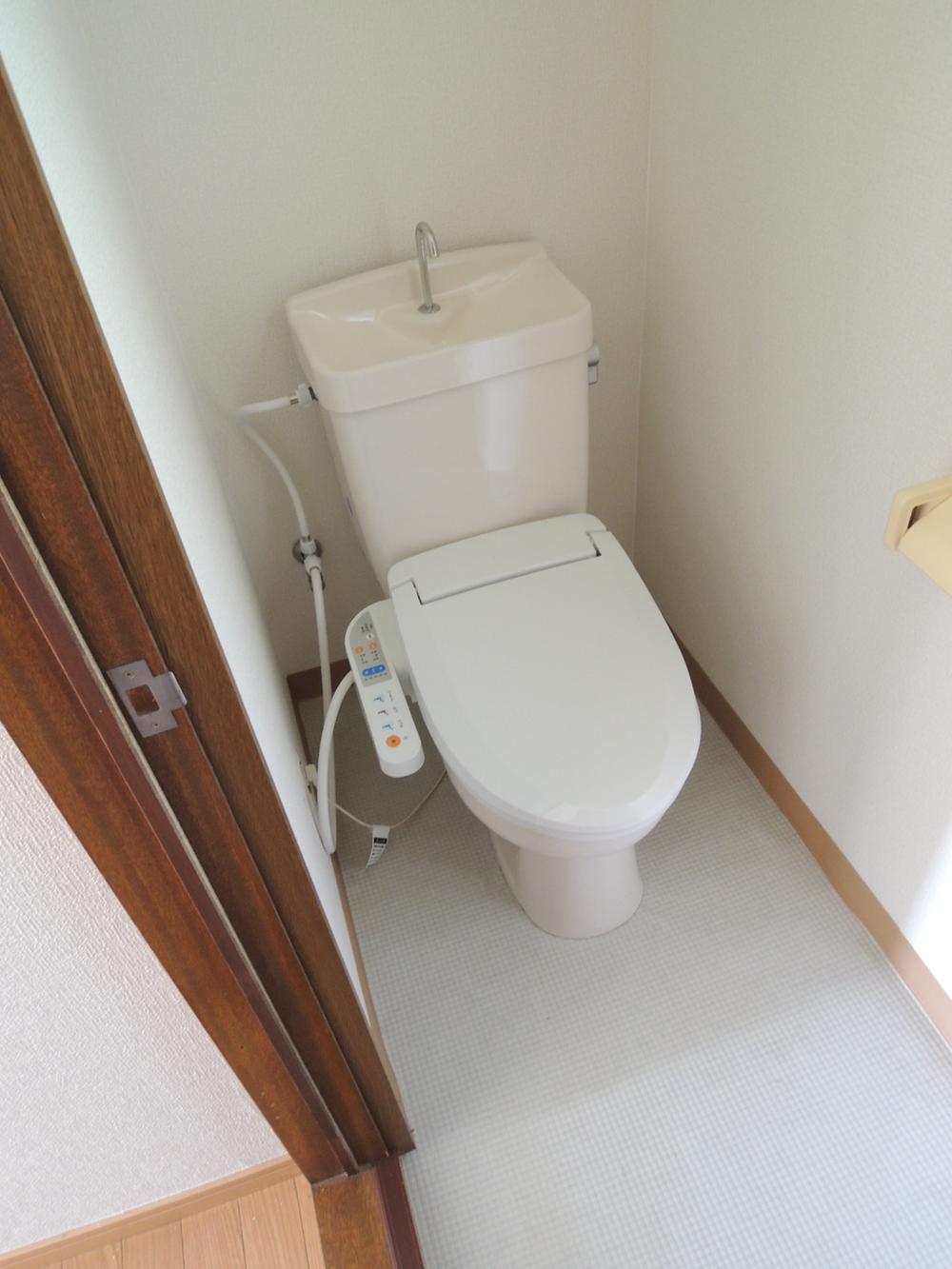 Toilet. 1F toilet