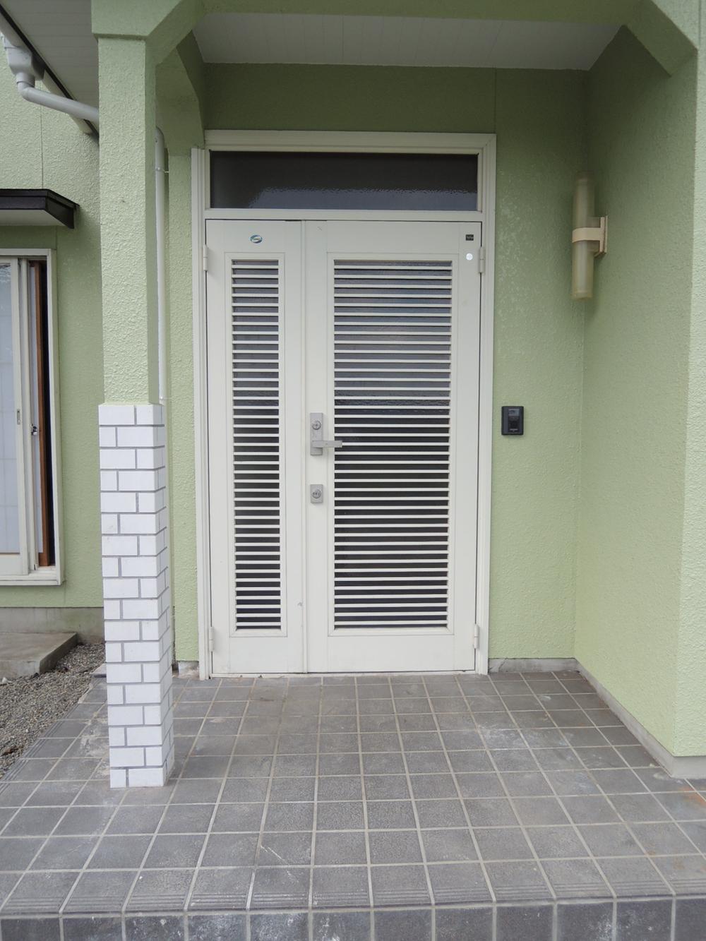 Entrance. Covered entrance porch