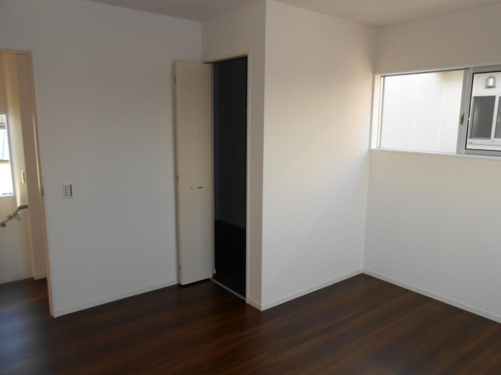 Non-living room.  ☆ 1 Building 2F 7.3 Pledge Also it comes with a balcony in this room. 
