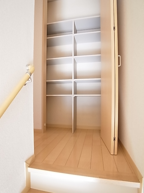 Receipt. Versatile, Hallway storage