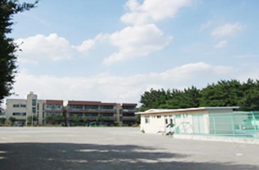 Primary school. Takasaki Municipal east to elementary school 200m
