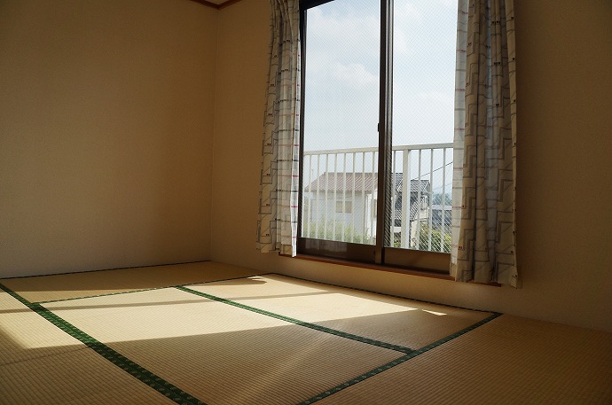 Living and room. Basking in the sun on top of the tatami (* ^ _ ^ *)