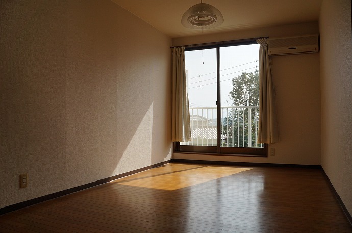 Living and room. Sunny ☆ 