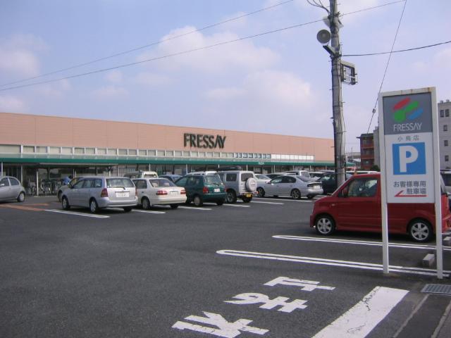 Supermarket. Until Furessei bird shop 1369m