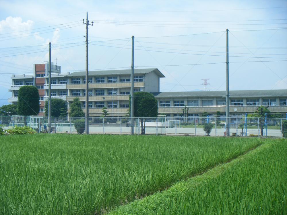 Junior high school. 1400m to Takasaki Municipal Toyooka Junior High School