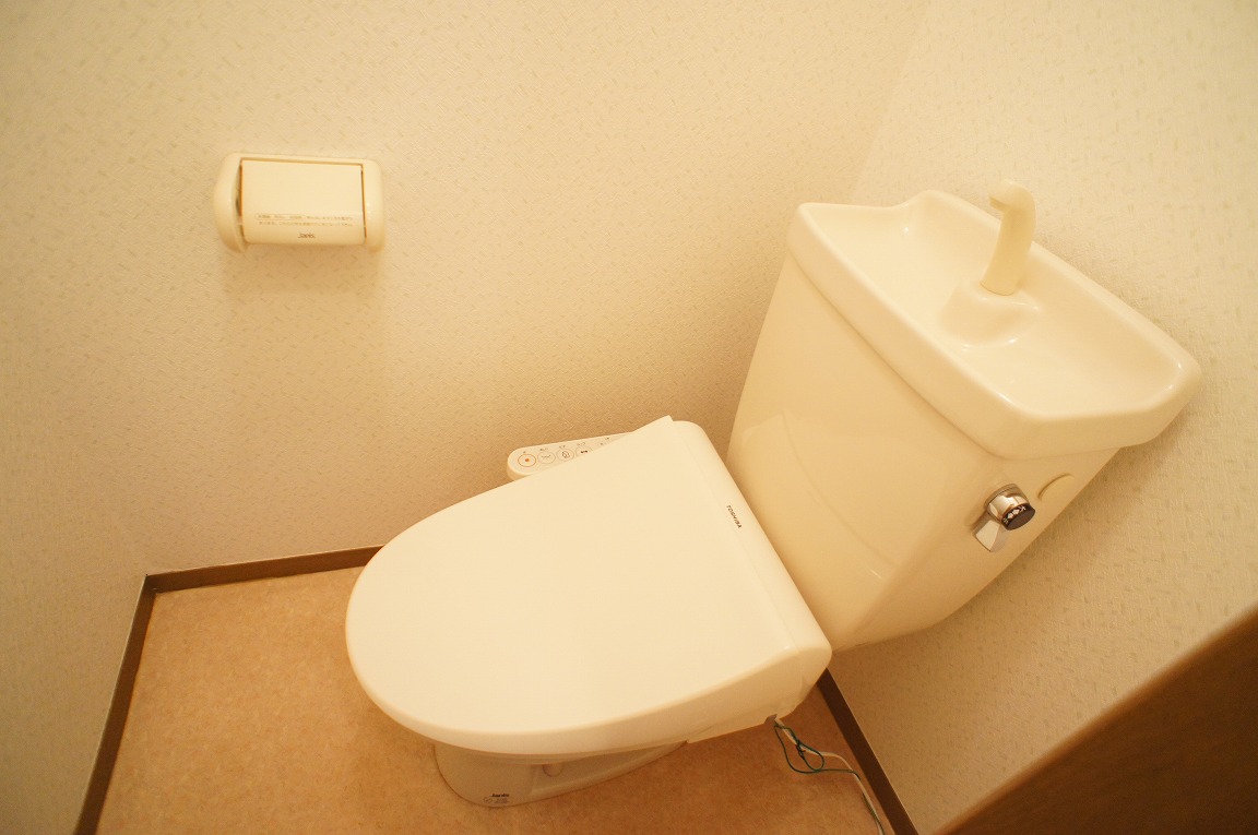 Toilet. It is with washlet. 