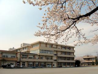 Primary school. 1794m to Takasaki Tatsunaka River Elementary School